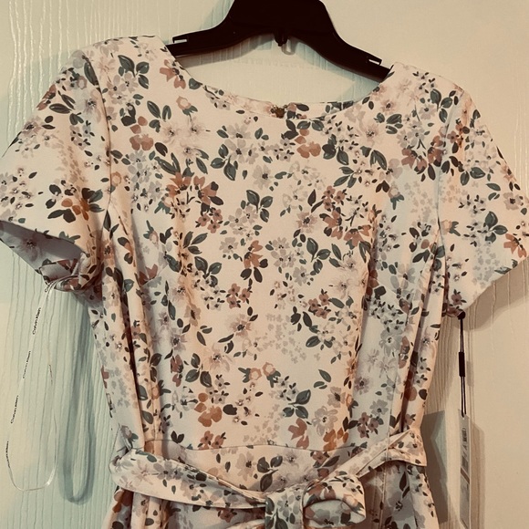 CALVIN KLEIN NWT DRESS WITH CAP SLEEVES. - Picture 5 of 9